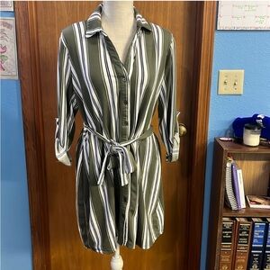 XL Green and white fleece button down dress, belted, 3/4 sleeve, extremely warm